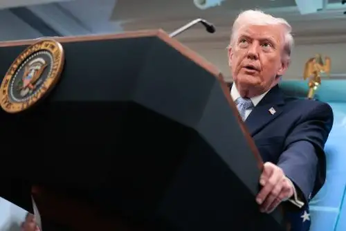Trump dice que estrecho de Ormuz reabrirá tras la firma del acuerdo con Irán el viernes